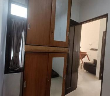 Gombong House | Rumah Besar dg Kolam Ikan diKota