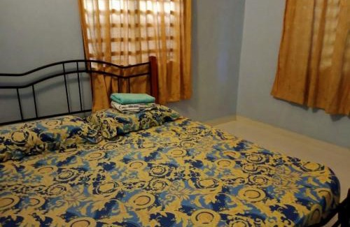 Peramu Jaya Tiga House | Rumah Tamu Pekan semi D dan berWifi