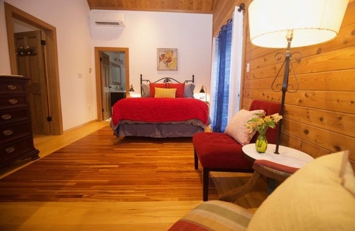 Bloomfield Bed & Breakfast | Runaway Rooster B&B - The Roost