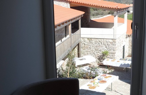Sernancelhe House | Rural country house, modernly restored, with 1 room, next to Douro River