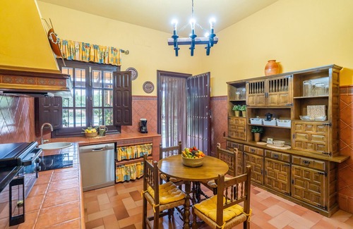 Marchena House | Rural Holiday Home 'Azahares De Marchena' with Pool, Wi-Fi and Air Conditioning