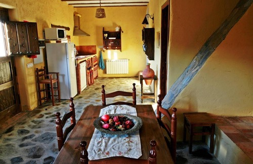 Taberno House | Rural House 'Casa del Horno' with Mountain Views, Shared Pool and Wi-Fi