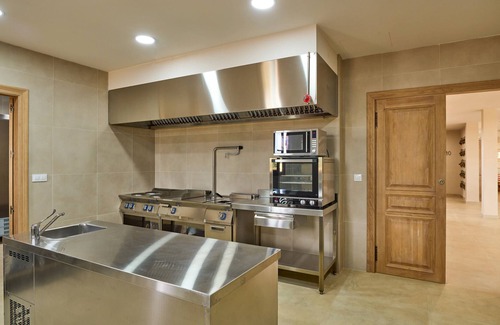 Posadas House | Rural House 'Dehesa El Alcornocal' with Private Pool, Wi-Fi and Air Conditioning