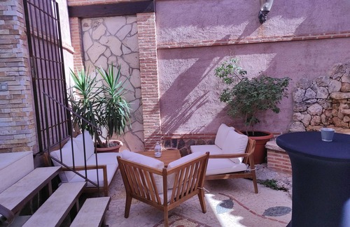 Colmenar de Oreja Cottage | Rural house with swimming pool-jacuzzi "La Encomienda de Oreja".