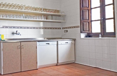 Moclin Hostel | Rural house for large groups. Spacious halls and rooms with their own bathroom.