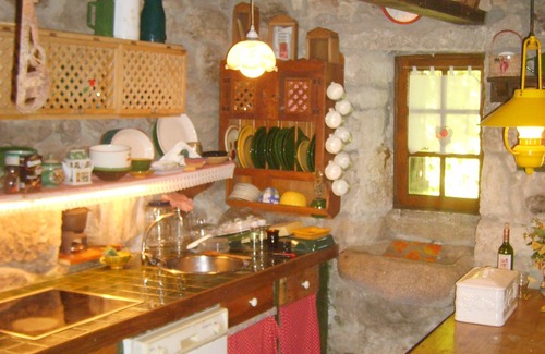 Bueu House | Rural house of the 18th century, overlooking the Aldán estuary.