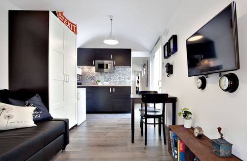 Guadalupe Cottage | "Rural Wagon Accommodation" with SWIMMING POOL