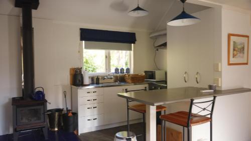 Richmond Downs House | Ruru Retreat at the Sculpture Park