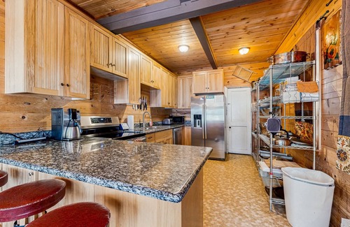Government Camp Cabin | Rustic and Serene Cabin with Great Home Essentials, Close to Skiing