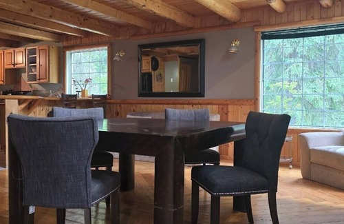 Golden Cottage | Rustic Beaverfoot Lodge Executive Cabin