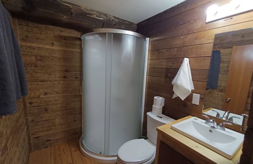 Golden Cabin | Rustic Beaverfoot Lodge Woodland Cabin