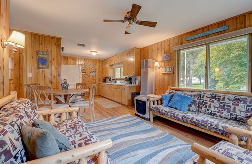 Markesan Cabin | Rustic Cabin | LakeAccess, Kayaks, Bikes, Arcades