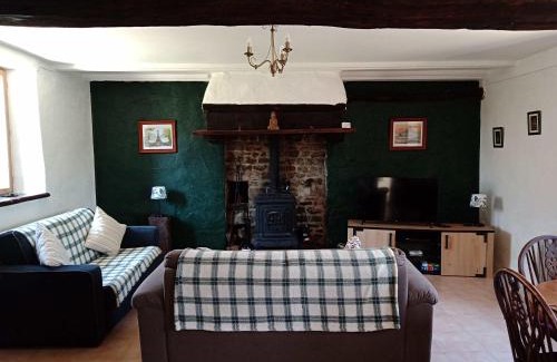 Pont Farcy House | Rustic cottage full of charm for the perfect getaway in Normandy