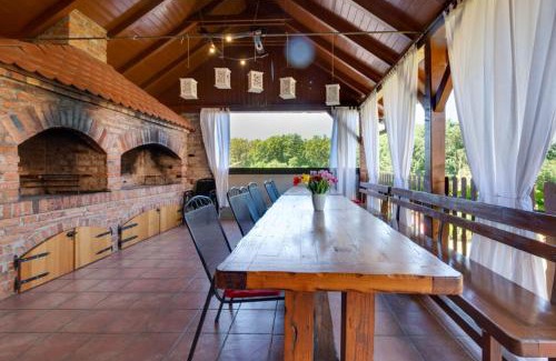 Kravarsko House | Rustic Cottage With Heated Pool - Happy Rentals