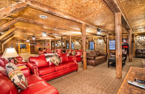 Gatlinburg - Pigeon Forge Ski Chalet | Rustic lodge- sleeps 24- space for large groups, hot tub, pool table, ping pong, and so much more!