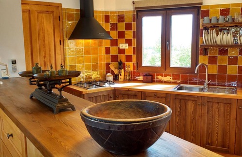 Las Gabias House | Rustic loft 10 km. of Granada, with pool, barbecue and surrounded by greenery