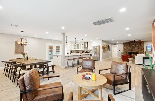 Camelback East House | Rustic Lux I Uptown PHX I 4 BR by Biltmore