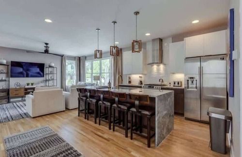 Hillsboro Village House | Rustic Nashville Stay Near Belmont