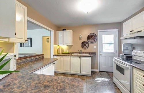 Pleasant Point Cottage | Rustic Pines Waterfront Cottage *CLEAR WATER*