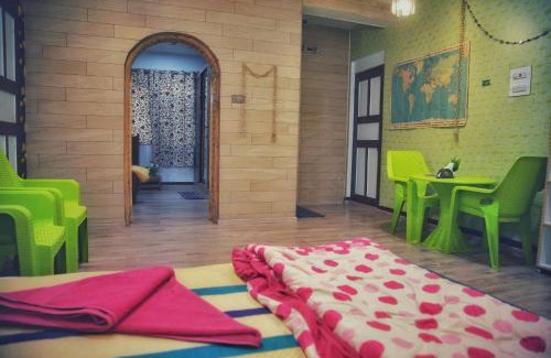 Srinagar House | Rustic Retreat Homestay Family Suite Garden View Mountain View Room