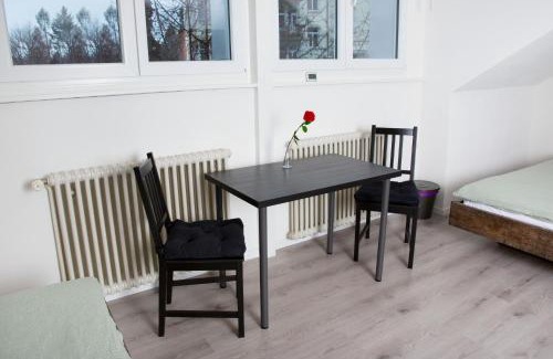 St. Gallen House | RUSTICO INN - SIMPLE ROOMS - OLMA Messen & Autobahn 1 Min, HSG 6 Min, Spital 7min, günstige Parkplätze