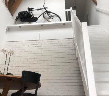 Lekkum Apartment | Rustig logeerverblijf aan de rand van de stad