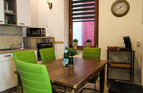 Merl House | Rustikal trifft Modern, Bar Keller, Terrasse, 2 Schlafzimmer