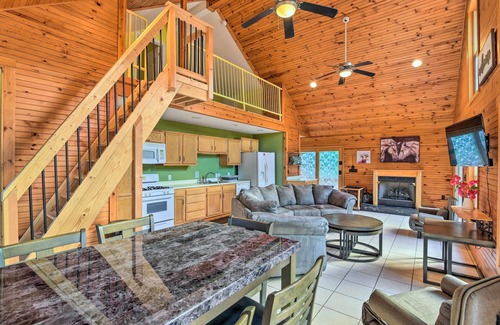 Battletown Cabin | 'Ryman Riviera' Home w/Fireplace: Steps to River