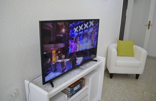 Alicante Apartment | (s2) - Bright modern 3 Bedroom Flat Sleeps 6 City center and beach 10-12 minutes