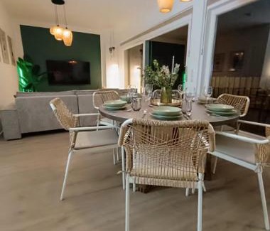 Warburg Apartment | SA Exklusives Stadtapartment mit 3 SZ