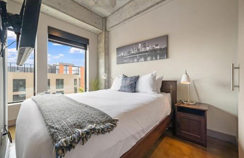 Warehouse District Apartment | Sable 603 - Alcove