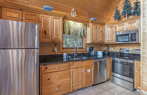 Black Bear Falls Cabin | Saddle Ridge