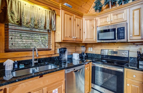 Black Bear Falls Cabin | Saddle Ridge