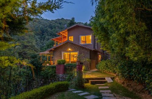 Kaul Villa | SaffronStays Plaksha, Mukteshwar