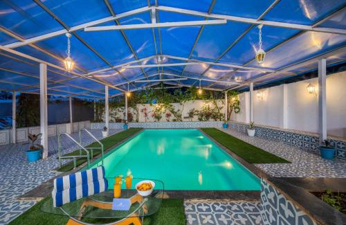 Kavathe Mahankal Villa | SaffronStays The Blue Door