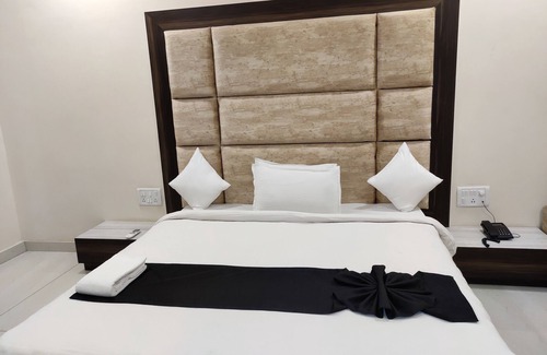 Itarsi Hotel | Sai Krishna Resort Garden