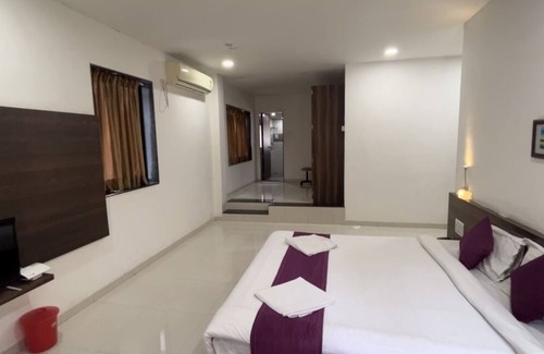 Pirangut Hotel | Saiba Residency