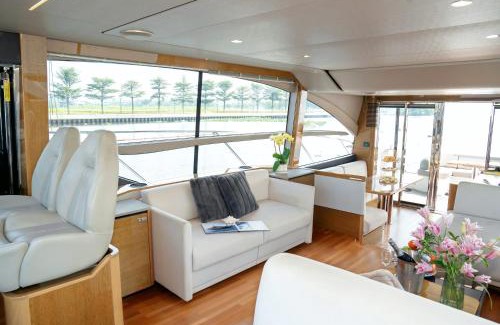 Linh Trung IEPZ Boat Rental | Saigon Luxury Private Yacht Prestige 590 - Managed by Vietyacht Club
