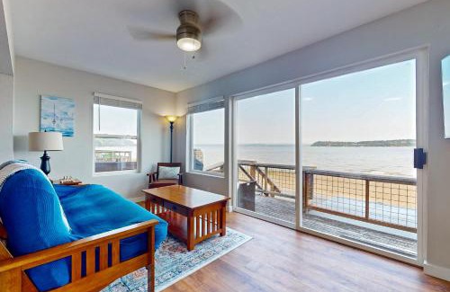 Clinton Hotel | Sail Away on Whidbey