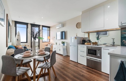Frankston Apartment | Sails by the Bay - Ocean Views - Wi-Fi - Netflix