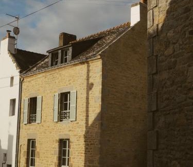 La Celle-sous-Gouzon Apartment | Saint Cado, appartement avec vue sur l'eau