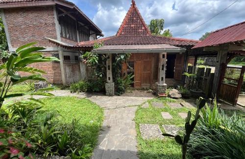Mendut House | Saka Homestay Boutique & Cafe