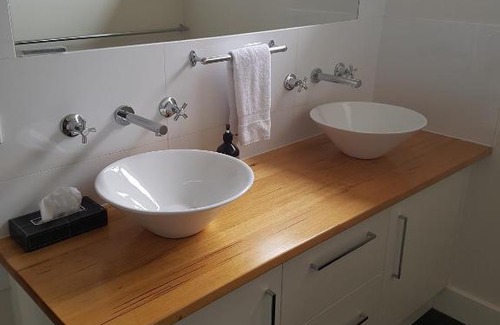 Narbethong Bed & Breakfast | Saladin Lodge