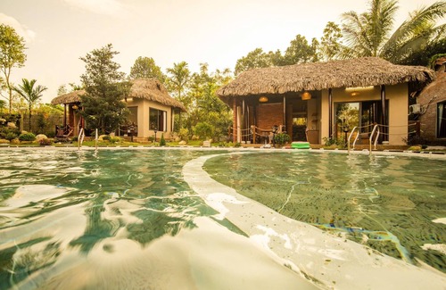 Hoa Vang House | Salt Electrolysis Pool & Koi pond 1BR Ba Na Hills