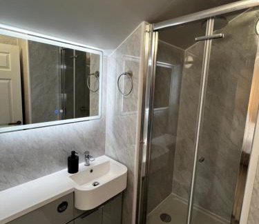 Saltburn-by-the-Sea Bed & Breakfast | Saltburn Sea Front Penthouse South