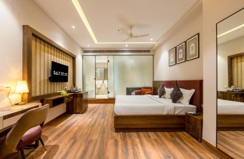 Sector 62 Hotel | Saltstayz Premier Suite Chandigarh Mohali