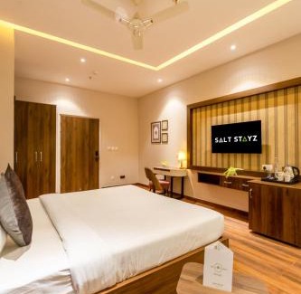 Sector 62 Hotel | Saltstayz Premier Suite Chandigarh Mohali