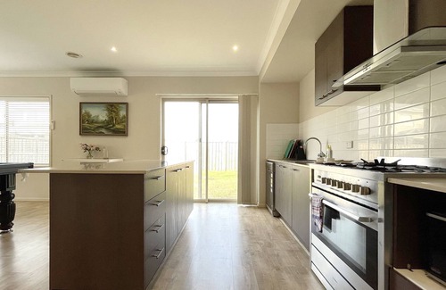 Point Cook Villa | Saltwater Coast House by GoodLive