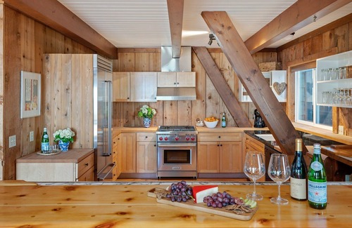 Ventura House | Saltwood Cabin - Oceanfront Bliss