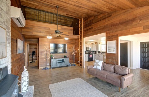 Grayland House | Salty Anchor Seaside Stay